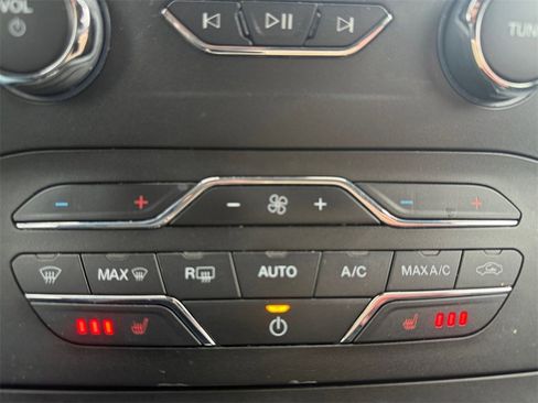 Used 2019 Ford Edge SEL w/ Equipment Group 201A image 29