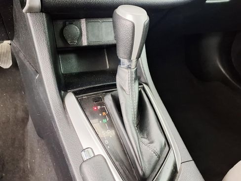 Used 2018 Toyota Corolla LE w/ Carpet Mat Package (TMS) FWD image 20