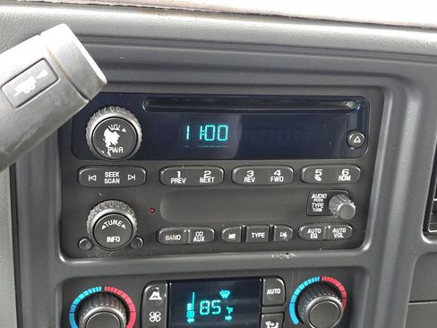 Used 2006 Chevrolet Silverado 2500 LT w/ Heavy-Duty Power Package image 24