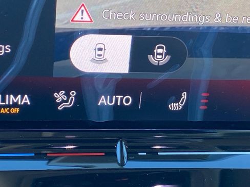 New 2026 Volkswagen Tiguan SE image 10