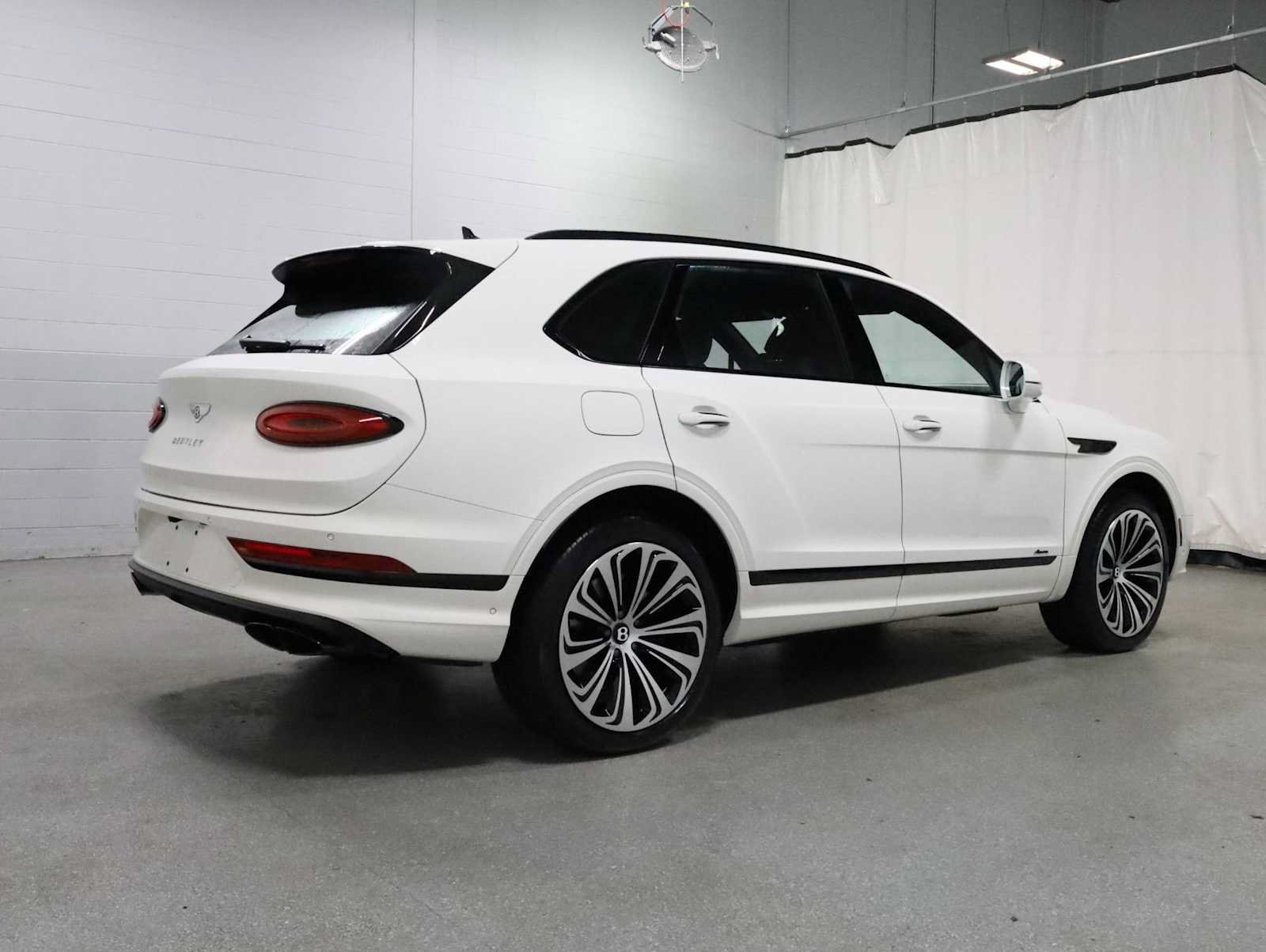 Used 2024 Bentley Bentayga AWD/4WD image 9