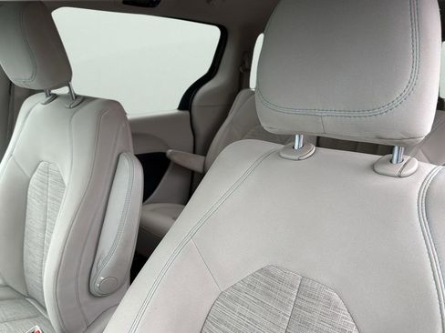 Used 2018 Chrysler Pacifica Touring Plus image 10