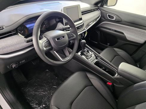 New 2026 Jeep Compass Latitude image 12