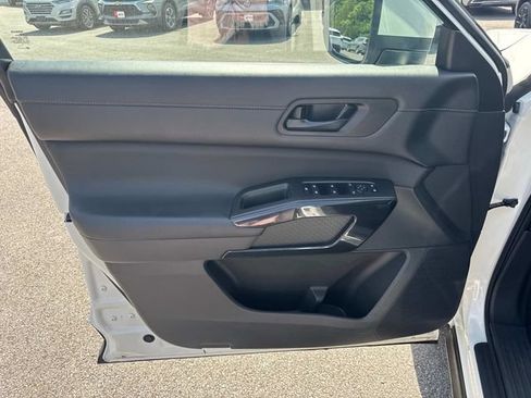 Used 2025 Nissan Pathfinder SV AWD/4WD image 21