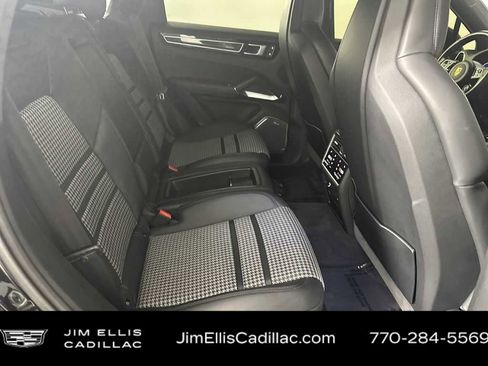 Used 2022 Porsche Cayenne Turbo S image 14