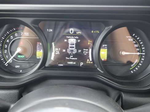 Used 2025 Jeep Wrangler Unlimited Sahara w/ Safety Group AWD/4WD image 27