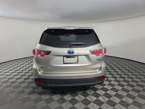 Used 2014 Toyota Highlander Limited Platinum AWD/4WD image 4