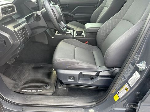 Used 2025 Toyota Tacoma SR image 9