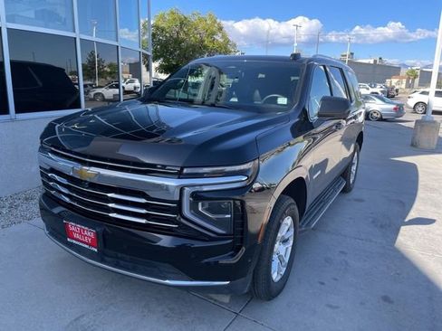 Used 2025 Chevrolet Tahoe LT AWD/4WD image 2