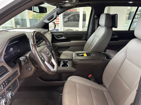 Used 2022 GMC Yukon SLT w/ SLT Premium Package image 19