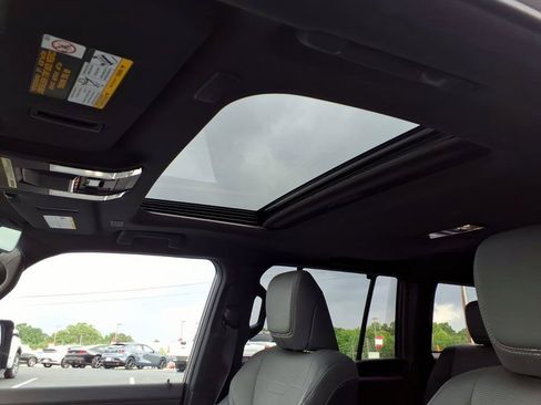 Used 2024 Lexus GX 550 w/ Accessory Package (2T) AWD/4WD image 15