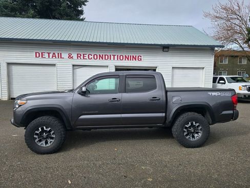 Used 2017 Toyota Tacoma TRD Off-Road w/ Tow Package image 40