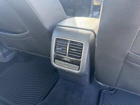 Used 2018 Volkswagen Passat 3.6 image 36