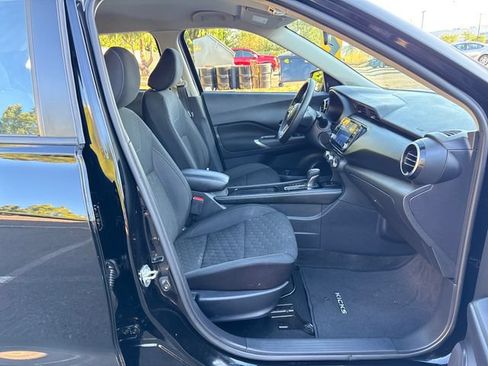 Used 2023 Nissan Kicks SV FWD image 9