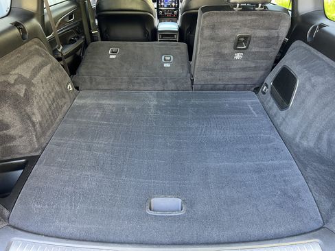 Used 2023 Jeep Grand Cherokee Overland AWD/4WD image 21