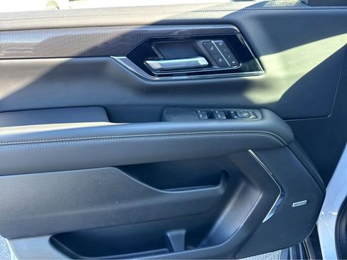 New 2026 GMC Yukon XL Elevation w/ LPO, Get Active Package AWD/4WD image 9