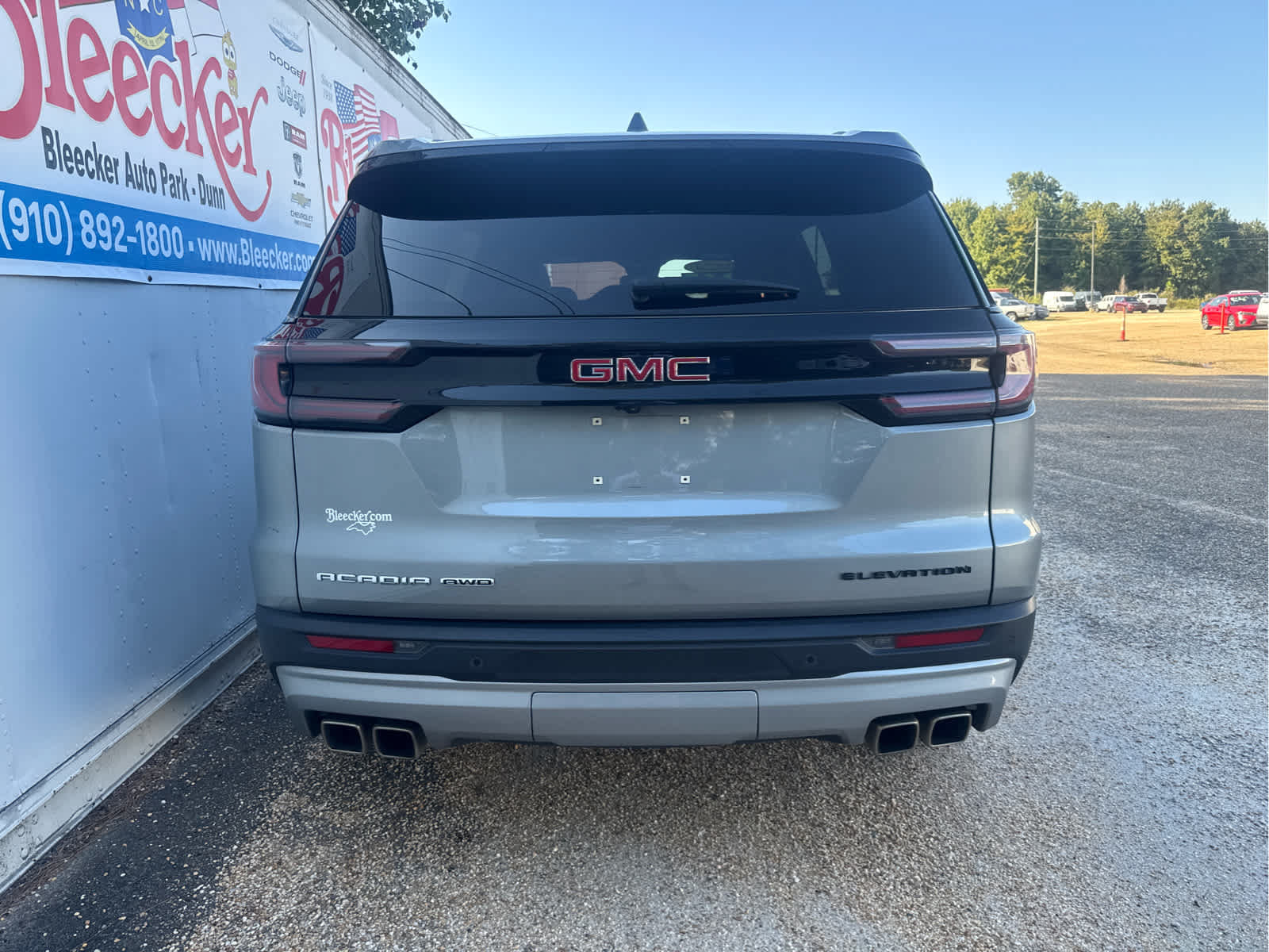 Used 2024 GMC Acadia Elevation AWD/4WD image 4