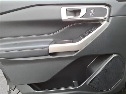 Used 2023 Ford Explorer XLT w/ Equipment Group 202A image 11