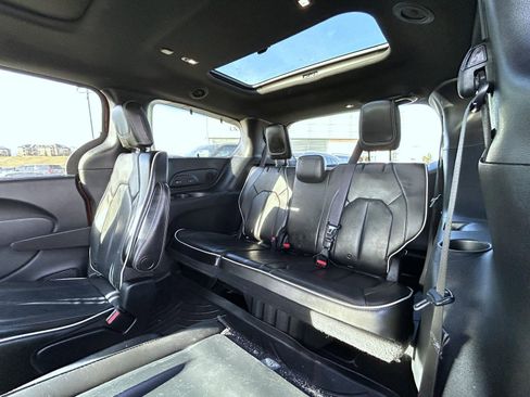 Used 2020 Chrysler Pacifica Limited w/ Advanced Safetytec Group image 19