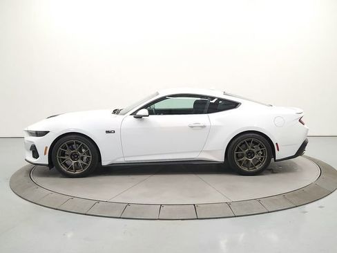 Used 2025 Ford Mustang GT RWD image 4