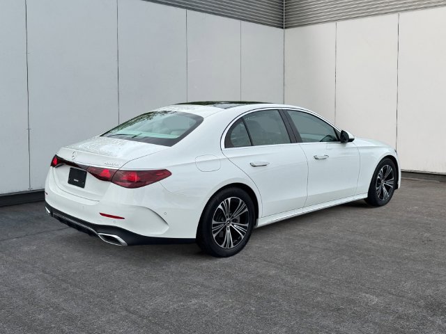 Used 2024 Mercedes-Benz E 350 4MATIC Sedan image 5