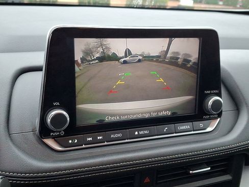 Used 2024 Nissan Rogue SV image 17