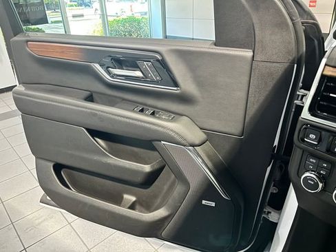 Used 2025 GMC Yukon XL Denali AWD/4WD image 26