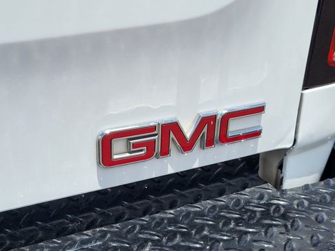 Used 2014 GMC Sierra 2500 Denali w/ Suspension Package, Off-Road AWD/4WD image 8