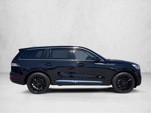 Used 2022 Lincoln Aviator Reserve w/ Equipment Group 201A AWD/4WD image 4