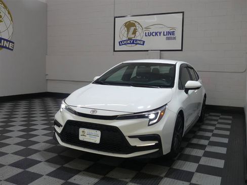 Used 2023 Toyota Corolla SE FWD image 4