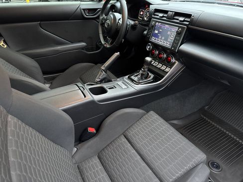 Used 2023 Toyota GR86 Base w/ ALL Weather Mat Package (TMS) image 15