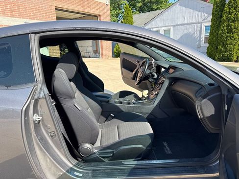 Used 2013 Hyundai Genesis 2.0T RWD image 10