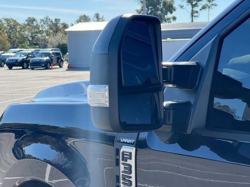 Used 2023 Ford F350 Lariat image 10