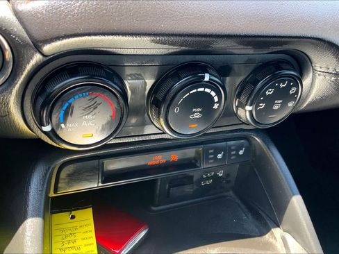 Used 2021 MAZDA MX-5 Miata Club RWD image 28