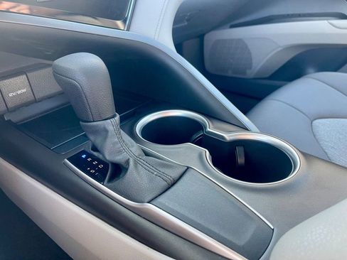 Used 2021 Toyota Camry LE image 14