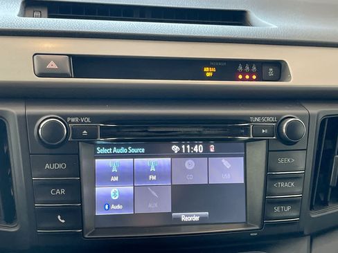 Used 2017 Toyota RAV4 LE AWD/4WD image 16