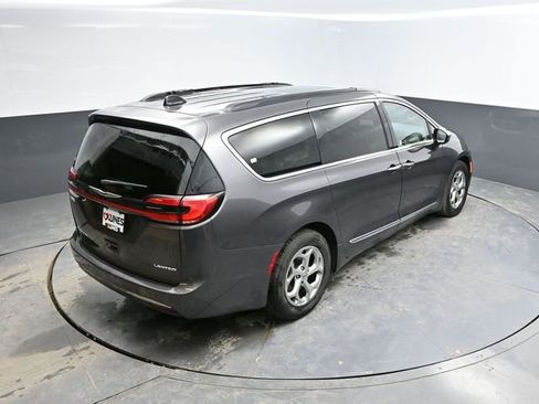 Used 2023 Chrysler Pacifica Limited FWD image 53