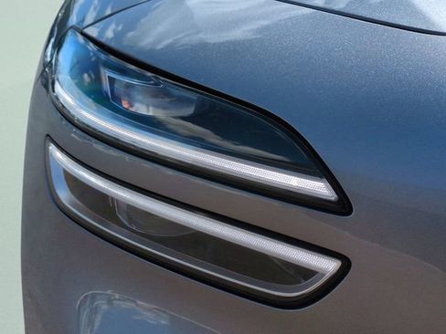 Certified 2025 Genesis G70 2.5T RWD image 8