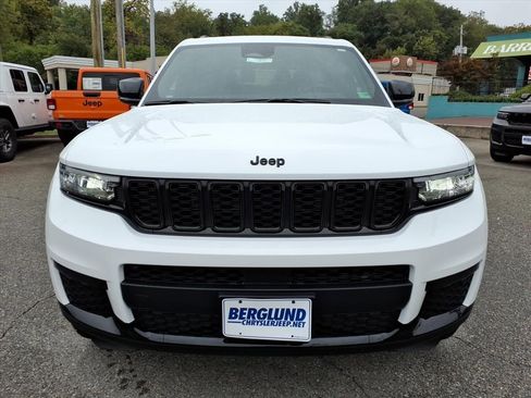 New 2025 Jeep Grand Cherokee L Altitude image 9