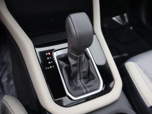 Used 2025 Subaru Forester Premium image 49