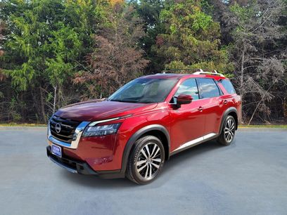 Used 2025 Nissan Pathfinder Platinum w/ Cargo Package