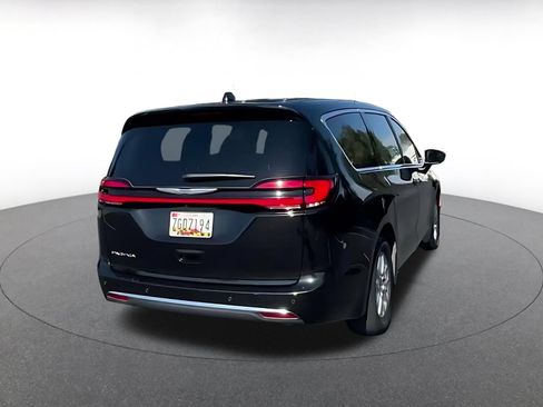 Used 2024 Chrysler Pacifica Touring-L FWD image 14