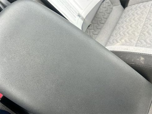 Used 2022 Chevrolet Equinox LS image 24