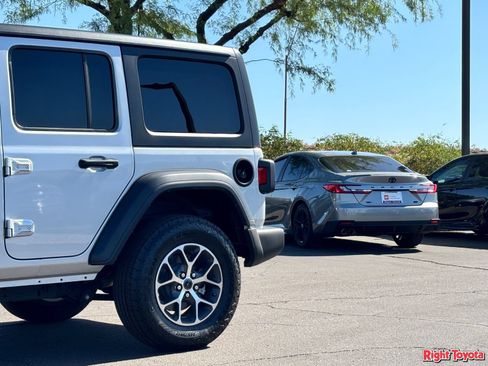 Used 2024 Jeep Wrangler Unlimited Sport AWD/4WD image 10