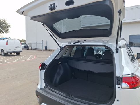 Used 2025 Toyota Corolla Cross LE image 36