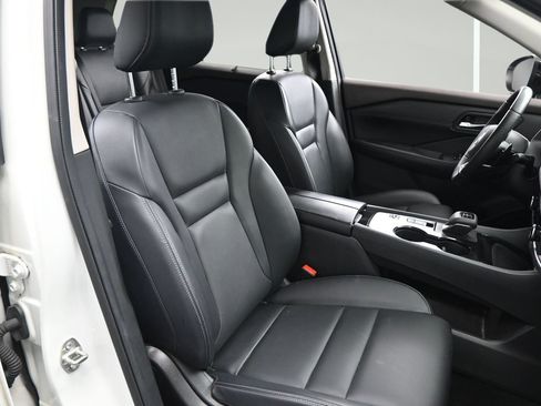 Certified 2023 Nissan Rogue SV w/ SV Premium B Package FWD image 14