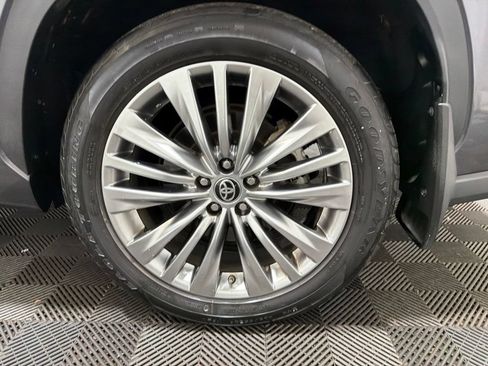 Used 2024 Toyota Highlander Platinum AWD/4WD image 34