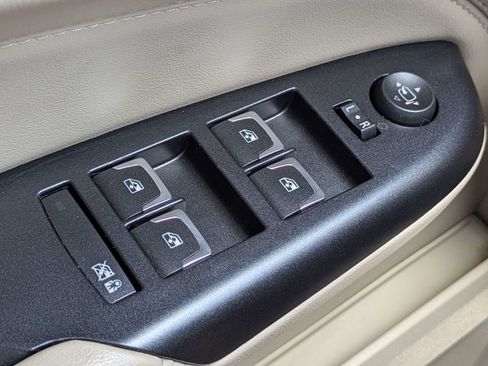 Used 2015 Cadillac SRX Luxury w/ Driver Awareness Package FWD image 28