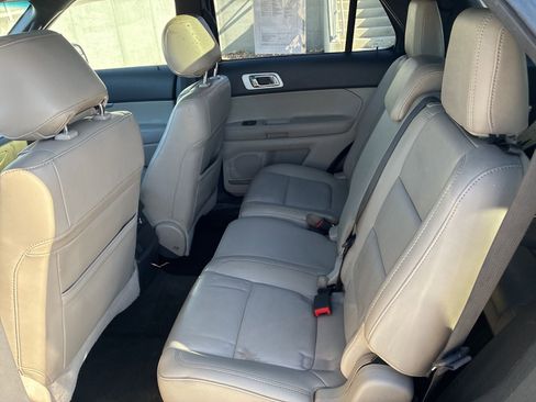 Used 2013 Ford Explorer XLT image 15