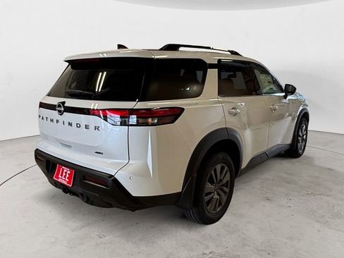 New 2026 Nissan Pathfinder SV w/ SV Premium Package AWD/4WD image 5